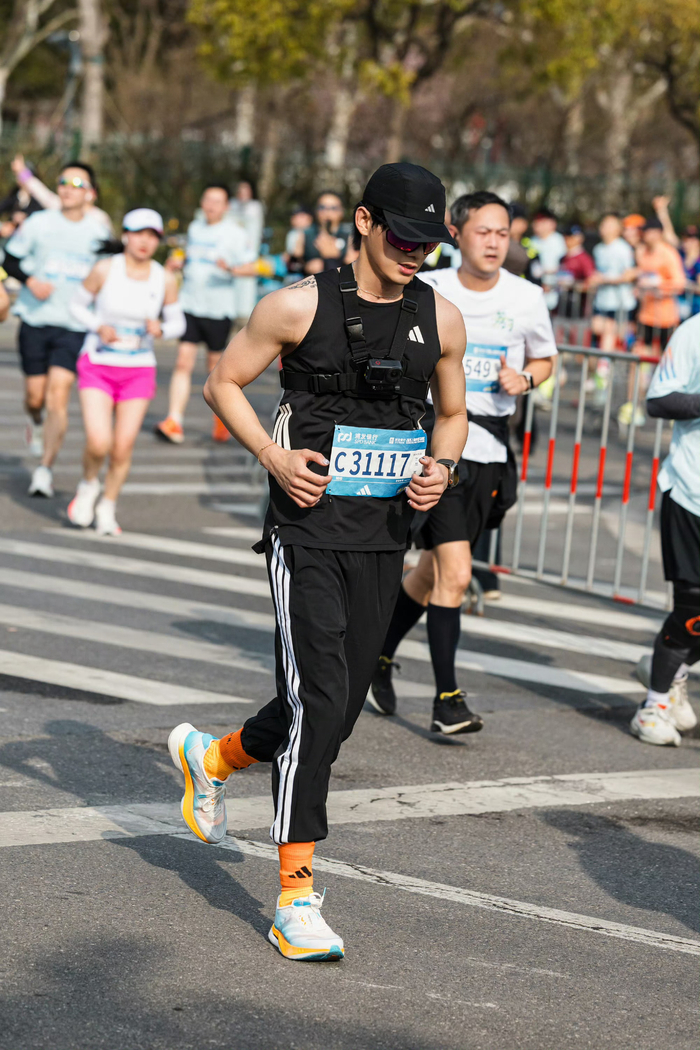 开云-姚琛完成人生首个半马，上海赛场见证突破|马拉松|线下活动|半程马拉松|半程|彩虹_新浪体育_新浪新闻