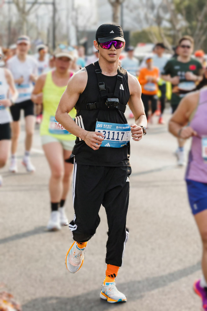 开云-姚琛完成人生首个半马，上海赛场见证突破|马拉松|线下活动|半程马拉松|半程|彩虹_新浪体育_新浪新闻