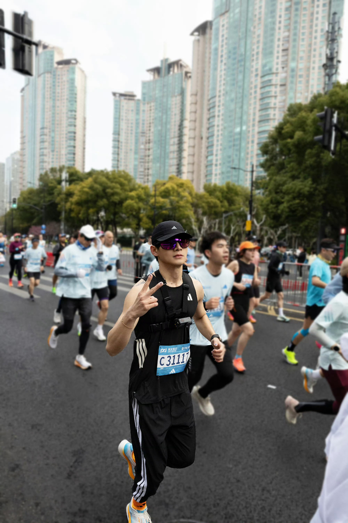开云-姚琛完成人生首个半马，上海赛场见证突破|马拉松|线下活动|半程马拉松|半程|彩虹_新浪体育_新浪新闻