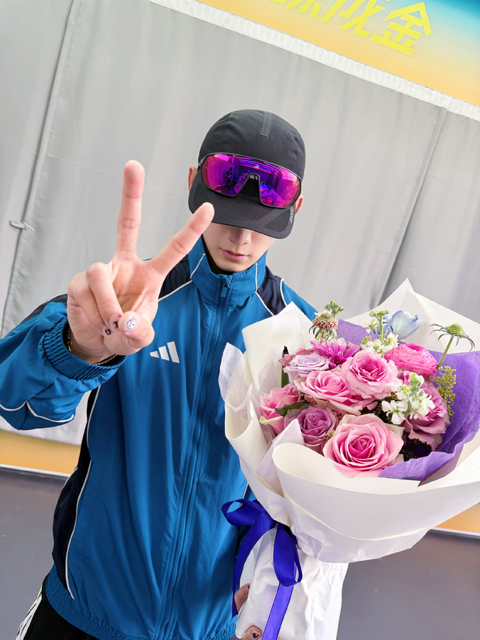 开云-姚琛完成人生首个半马，上海赛场见证突破|马拉松|线下活动|半程马拉松|半程|彩虹_新浪体育_新浪新闻