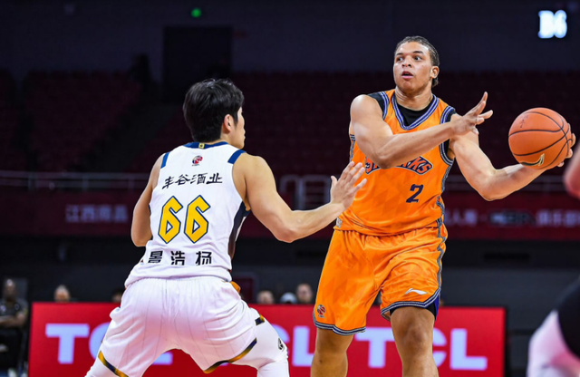 kaiyun-CBA最新消息！顶级大外援加盟北京首钢，上海男篮主力外援受伤