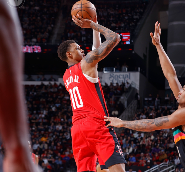 申京准三双完爆文班亚马，杜兰特18+4+7探花郎暴走，火箭复仇马刺